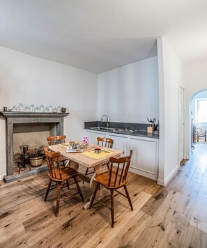 تناول الطعام