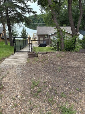 Property grounds - Private lake home less than 1 hour from the cities (Maple Lake)