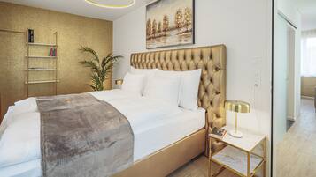 1 bedroom, premium bedding, down comforters, pillowtop beds