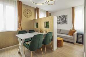 Smart TV 43-inci dengan saluran TV digital, TV, dan Netflix