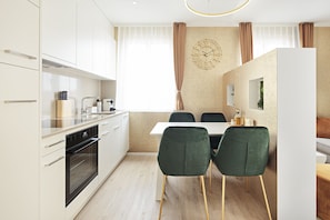 Fridge, oven, stovetop, dishwasher - VISIMO Apartments St. Gallen Mühlensteg - Elegant. Quiet. Central (St. Gallen)