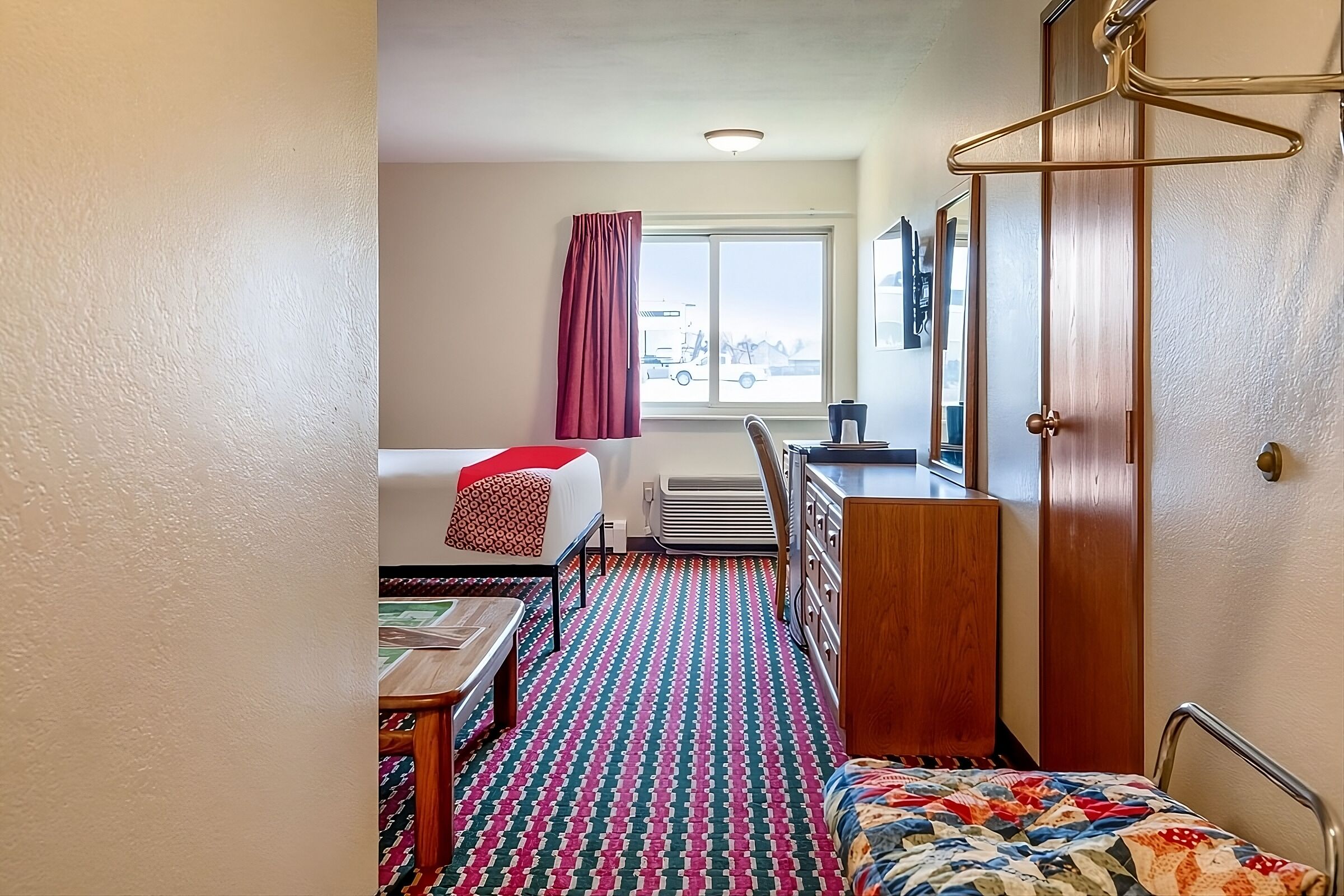 Affordable Accommodation In The Village of Chesaning! Free Parking Onsite