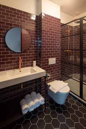 Deluxe Double Room, Non Smoking, City View | Bathroom