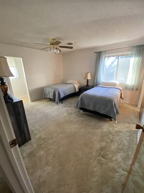 5 bedrooms, free WiFi - Fisherman's Roost at Truman Lake (Clinton)