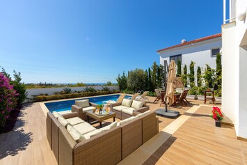 屋外ダイニングエリア