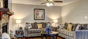 Secluded living in Woodstock! Pets and Long stays OK! Sleeps 12+