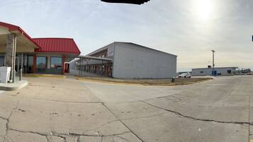 واجهة المنشأة