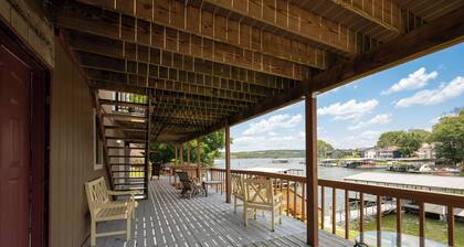 Lakeside HOLIDAY Getaway for the WHOLE family!