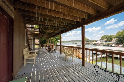 Lakeside HOLIDAY Getaway for the WHOLE family!