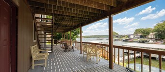 Lakeside HOLIDAY Getaway for the WHOLE family!