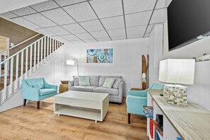 TV - Lakeside HOLIDAY Getaway for the WHOLE family! (Linn Creek)