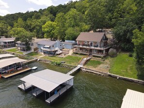 Exterior - Lakeside HOLIDAY Getaway for the WHOLE family! (Linn Creek)