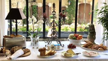 Desayuno continental incluido todos los días