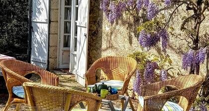 Spacious cottage with comfort and 2 terraces on quiet estate