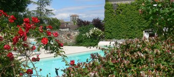 Spacious cottage with comfort and 2 terraces on quiet estate