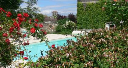 Spacious cottage with comfort and 2 terraces on quiet estate