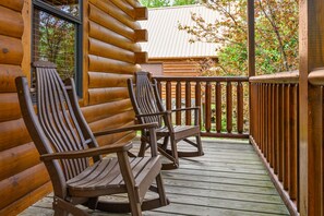 Terrace/patio - New Listing Discounts! 3 Kings Cabin -  15 minutes to Gatlinburg (Gatlinburg)