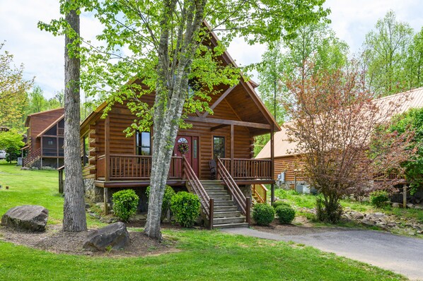 Exterior - New Listing Discounts! 3 Kings Cabin -  15 minutes to Gatlinburg (Gatlinburg)