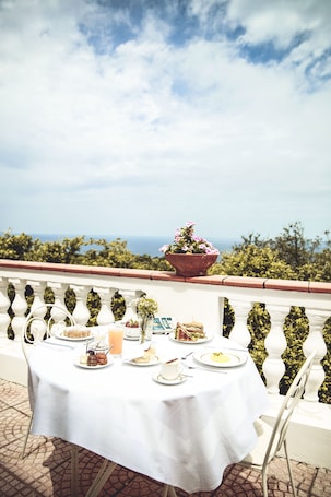 Free daily continental breakfast. Tenuta Tropeano