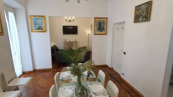 City-Villa | Wohnbereich | Fernseher