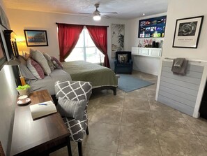 3 bedrooms, desk, iron/ironing board, travel crib - Spacious ranch 7 minutes to the beach/ airport, 3in1 game table , Pet friendly (Melbourne)