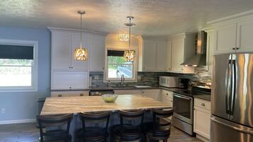 KylskÄp, mikrovÄgsugn, ugn och spishÀll