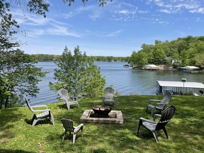 WATERFRONT Vacation! {3 bed 2 bath. Sleeps 13}