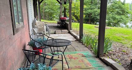 WATERFRONT Vacation! {3 bed 2 bath. Sleeps 13}