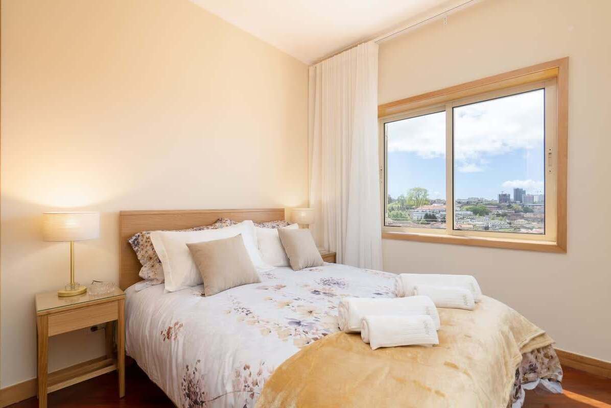 3 slaapkamers, een strijkplank/strijkijzer, reisbedje, wifi