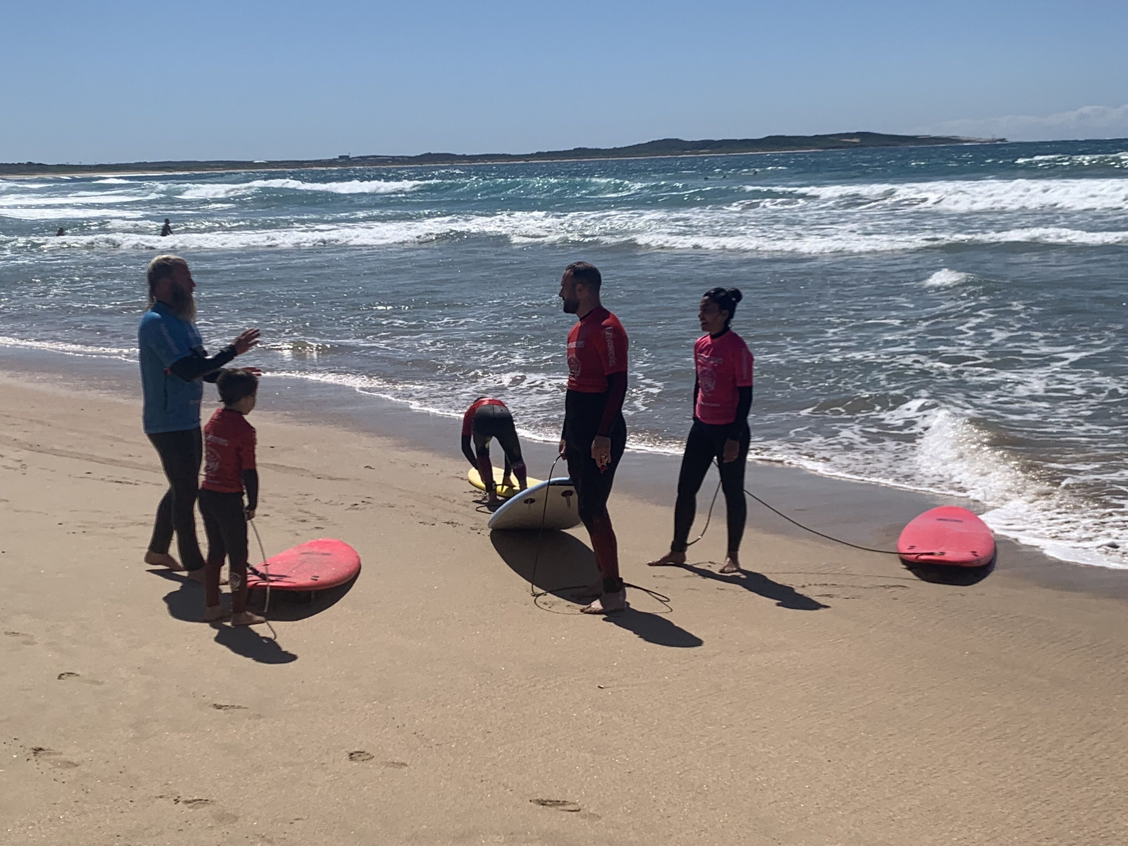 Seaview apartment directly across from the beach — image 15