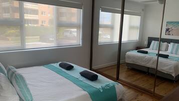 2 habitaciones, escritorio, tabla de planchar con plancha y wifi gratis