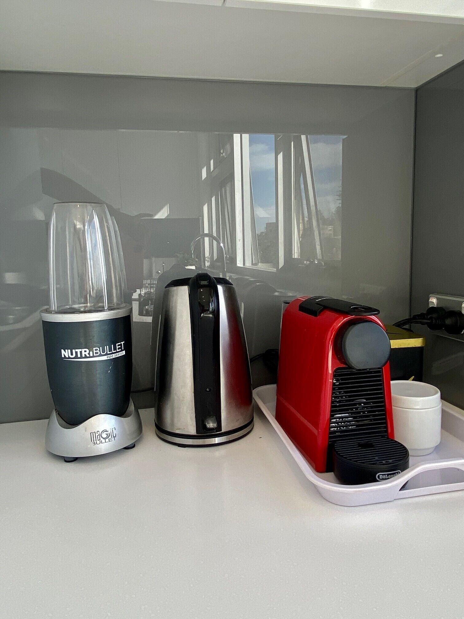 Seaview apartment directly across from the beach — image 8