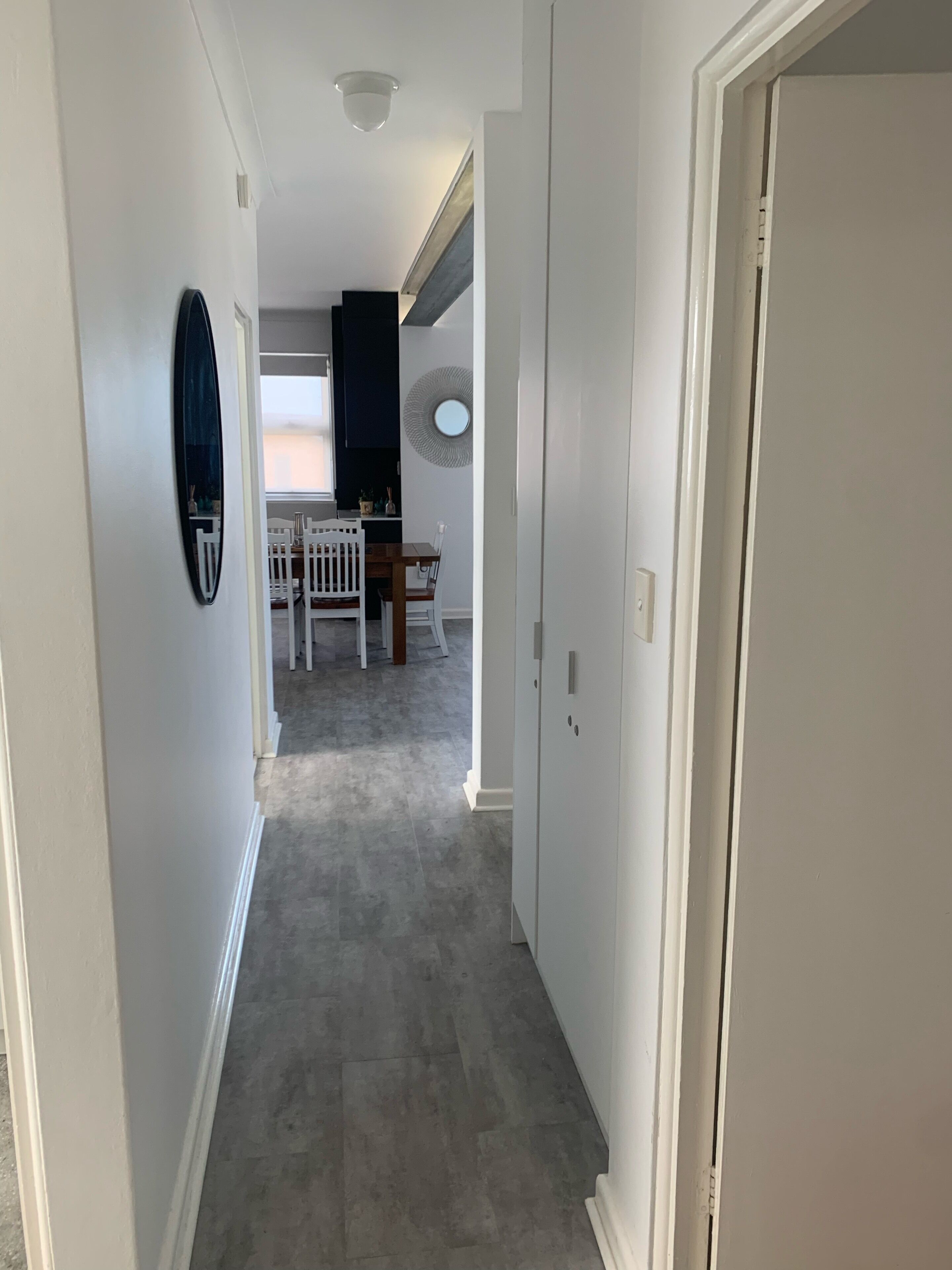 Seaview apartment directly across from the beach — image 9