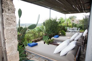 Outdoor dining - Villa Cava with private pool (Avola)