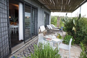 Outdoor dining - Villa Cava with private pool (Avola)