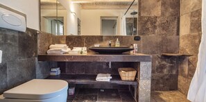 مجففات شعر، مناشف، صابون، شامبو