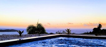 Romantic Space with private pool and Ocean View