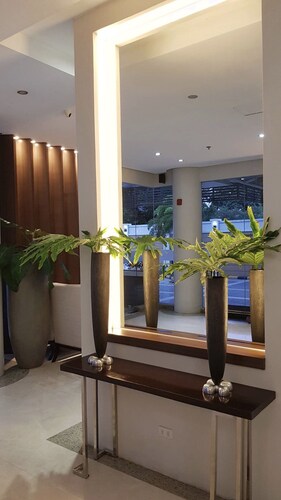 FANTASTIC heart of d city,H-END,AFFDBLE/Spacious/NR AYALA CNTR F/FURNSD-LOW RATE