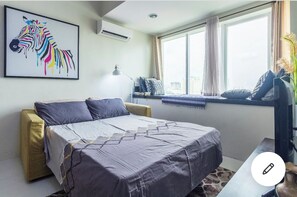 1 Schlafzimmer, Zimmersafe, Schreibtisch, Bügeleisen/Bügelbrett
