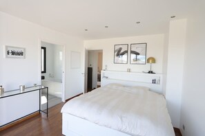 4 bedrooms, iron/ironing board, free WiFi