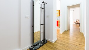 A corridor with a black and white floor mirror, white walls, and wooden flooring. - Barrio 133 - Double bedroom in center (Napoli)
