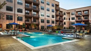 Outdoor pool, a heated pool