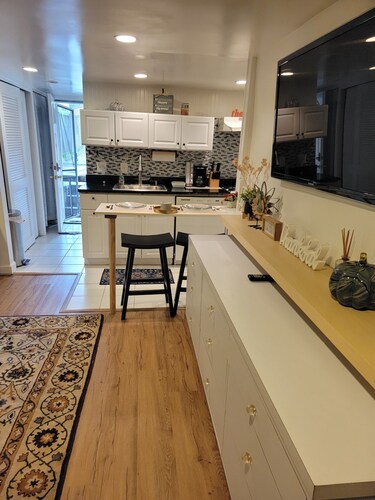 Great Delray Alexandria Studio SAFE, big backyard, close to metro,
near Old Town