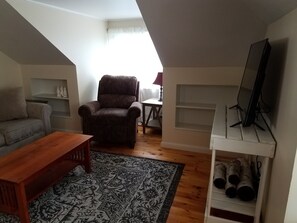 Smart TV - Seabreeze 2nd Flr Apartment, 7-10 min walk to 7 ml beach, sleeps 4 pet friendly (Old Orchard Beach)