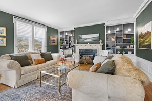 Interior - Historic Salyards Mansion by Heirloom Boutique Collection (Duluth)