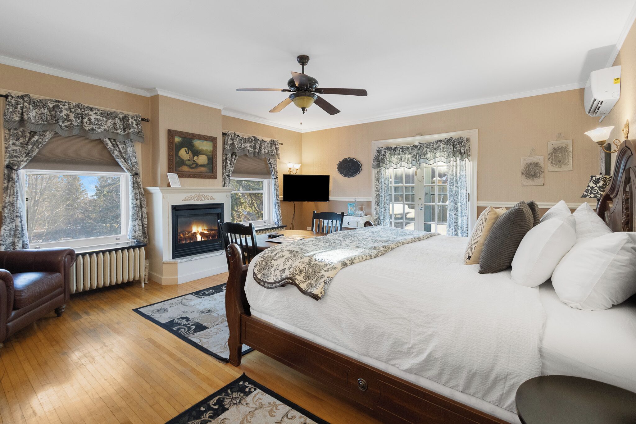 Pillow-top beds, individually decorated, individually furnished