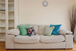 TV, offices - Fantastically Located 1BD Flat in Central London (London)