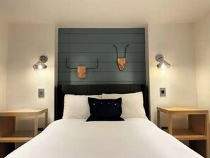 4 bedrooms, desk, iron/ironing board, WiFi