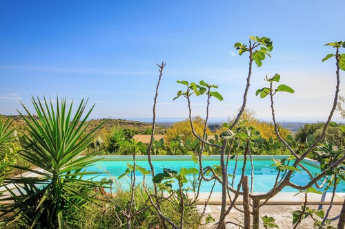 Villa ammuso con piscina sul Val di noto