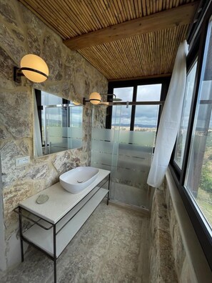 Sèche-cheveux, serviettes fournies